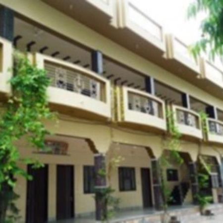 Kedar Dham Hotel Matura Exterior foto