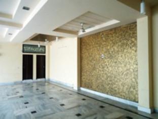 Kedar Dham Hotel Matura Exterior foto