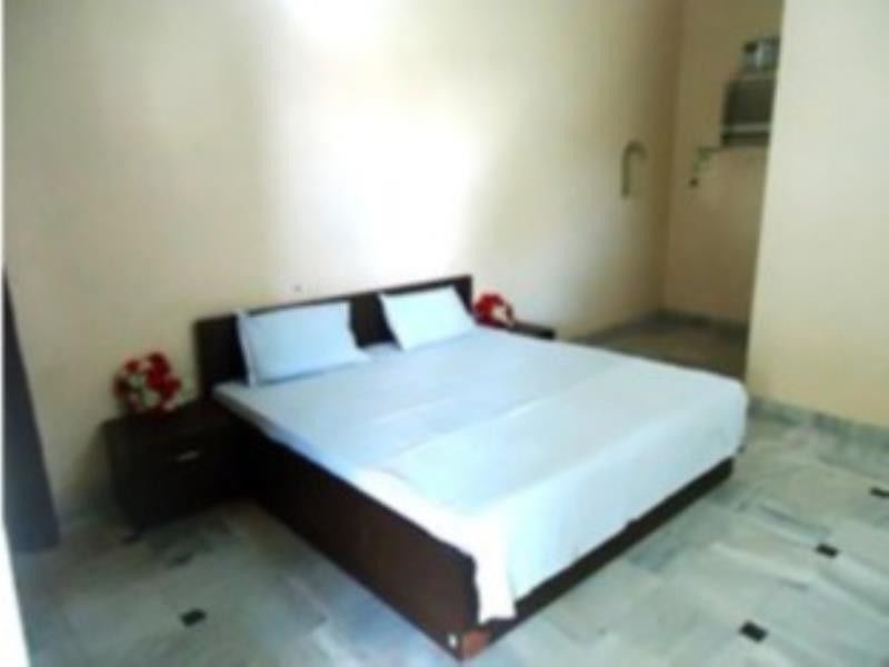 Kedar Dham Hotel Matura Exterior foto